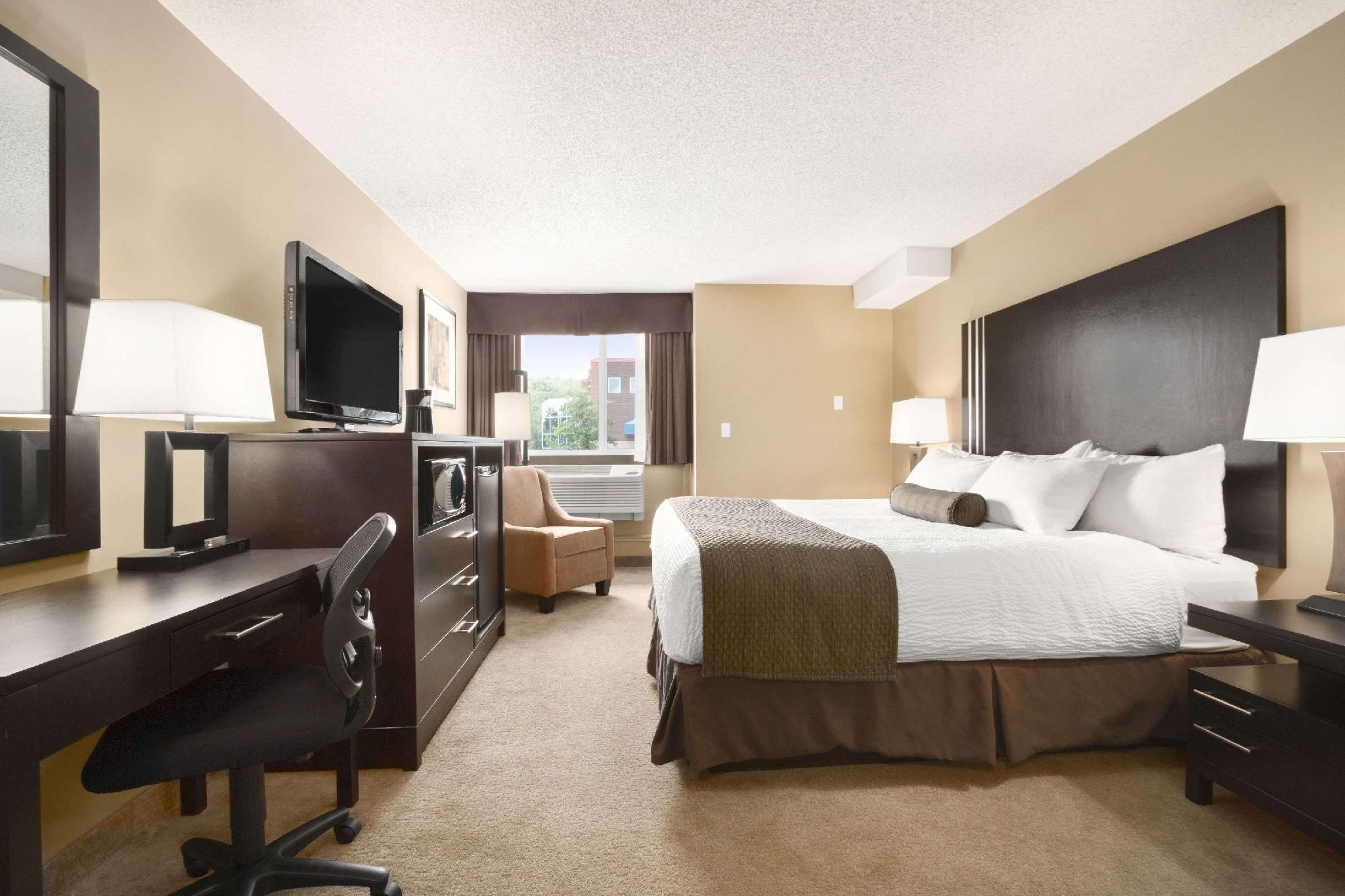 undefined Days Inn by Wyndham Calgary Northwest 5