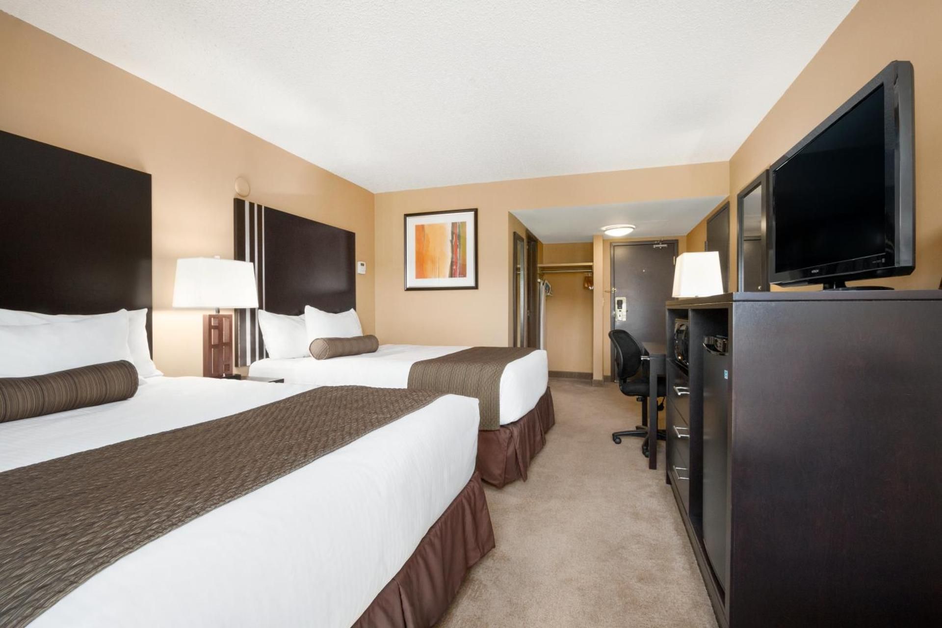 Days Inn by Wyndham Calgary Northwest 2 Queen Bed, Shower, Non-Smoking