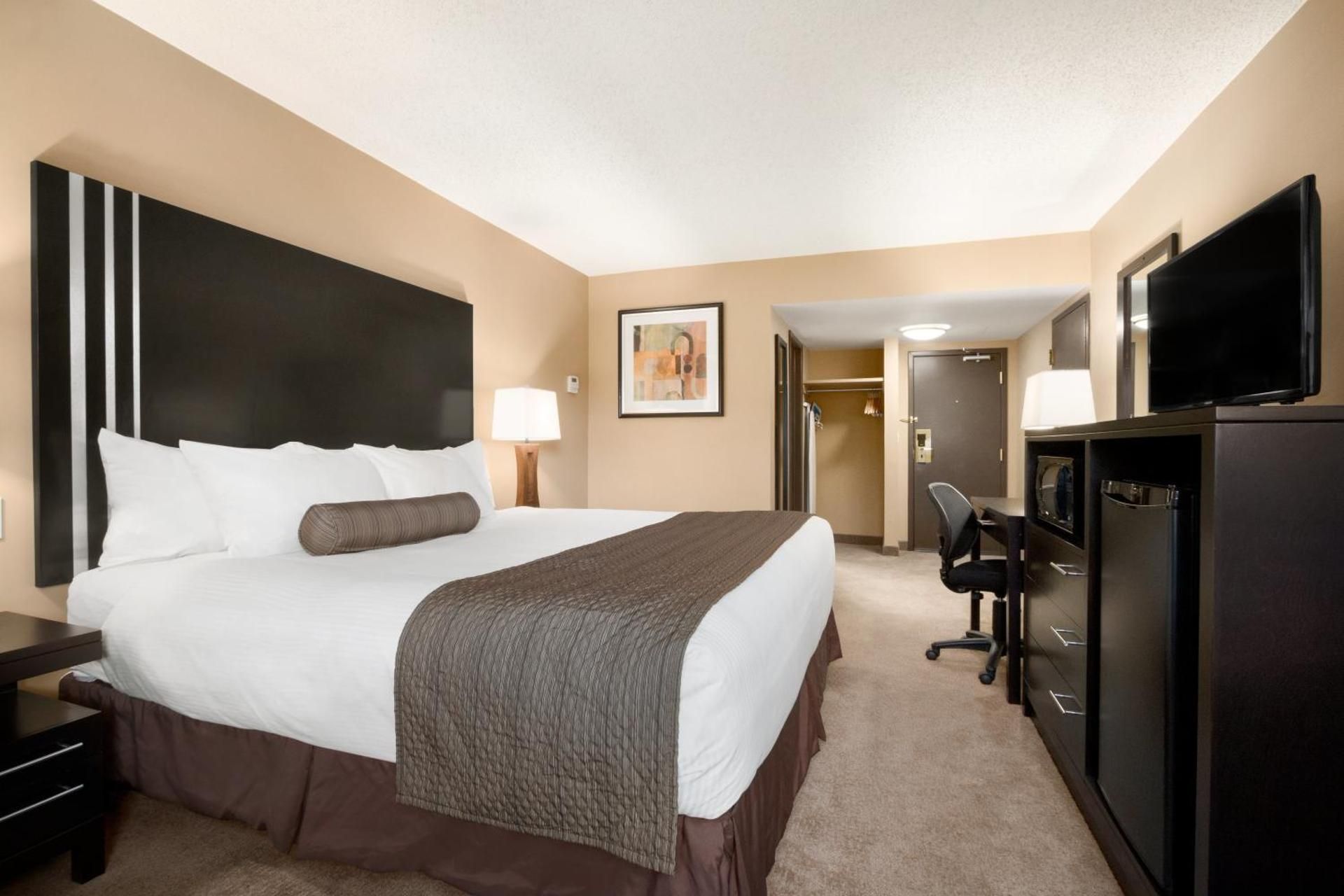 undefined Days Inn by Wyndham Calgary Northwest 6