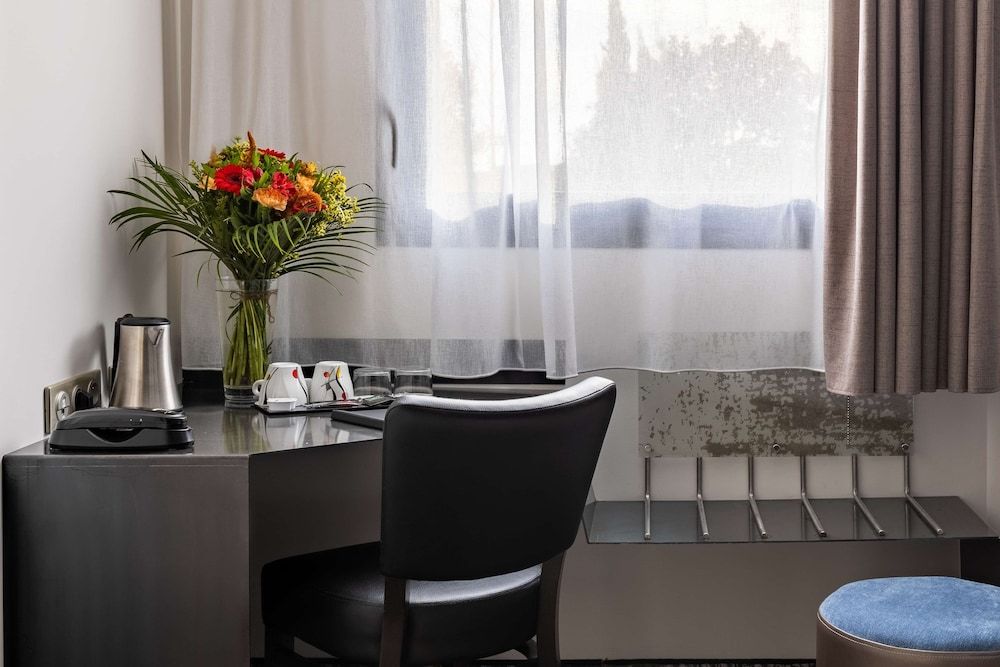 Best Western St Exupery Bordeaux Ouest Executive Room, 1 Queen Bed, Accessible (Larger Room) 4