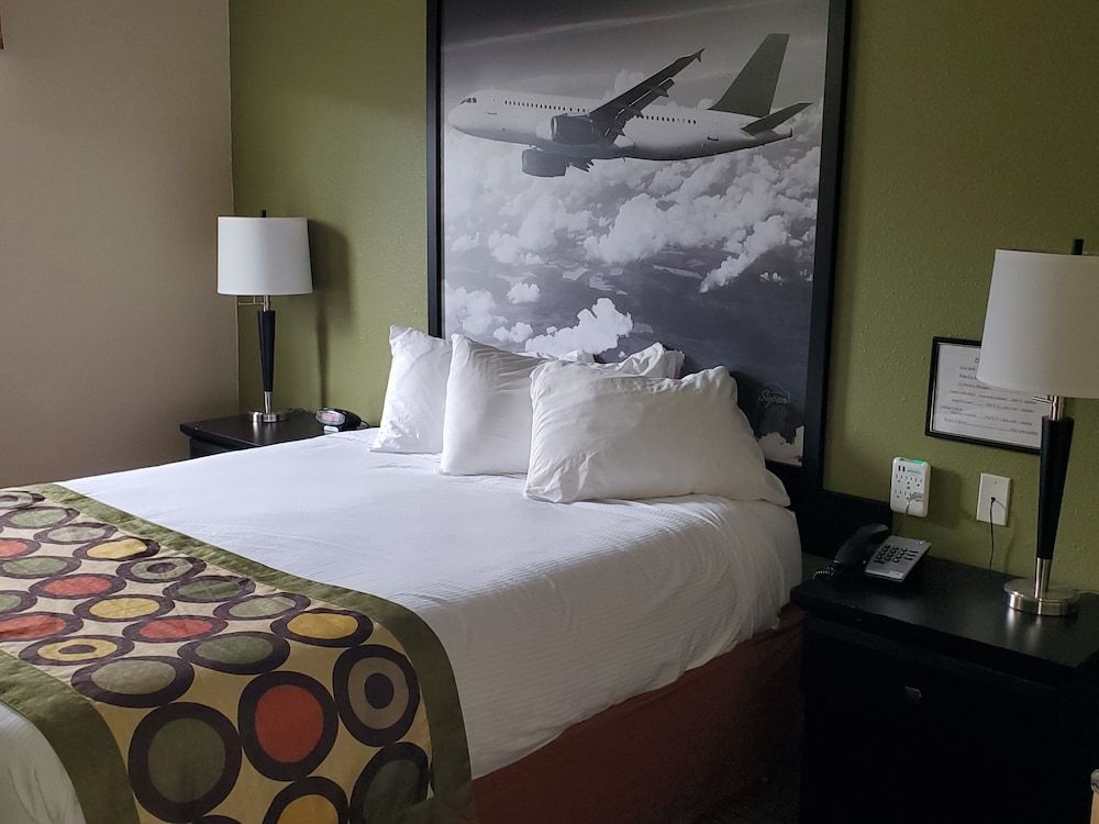 Room, 1 Queen Bed, Accessible, Non Smoking (Pet-friendly, Tub W/Grab Bars)