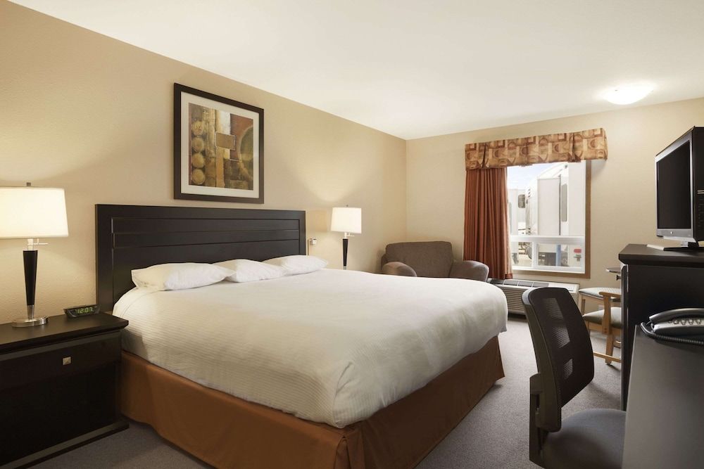 Standard Room, 1 King Bed