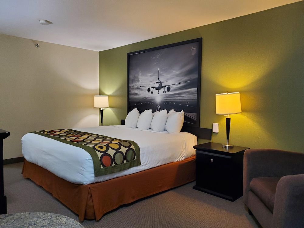 Suite, 1 Queen Bed, Non Smoking (Pet-friendly)