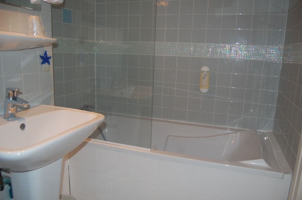 Hôtel Jean Bart Triple Room 4