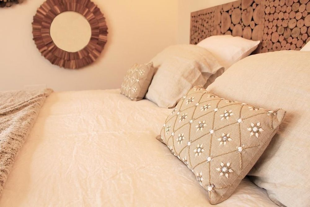 Double Room (Wood)