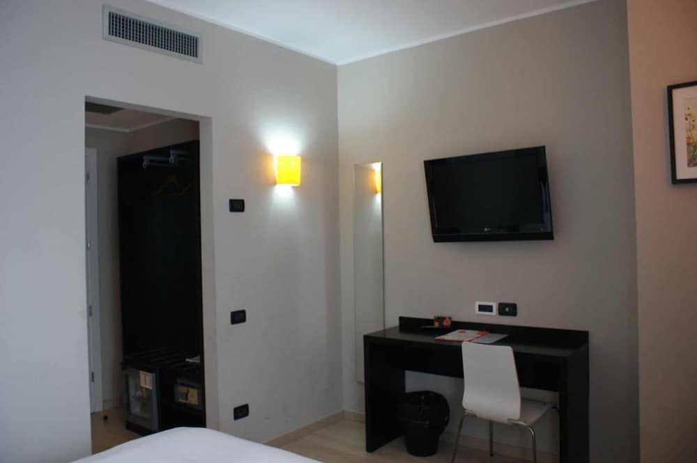 undefined Hotel Aniene 4