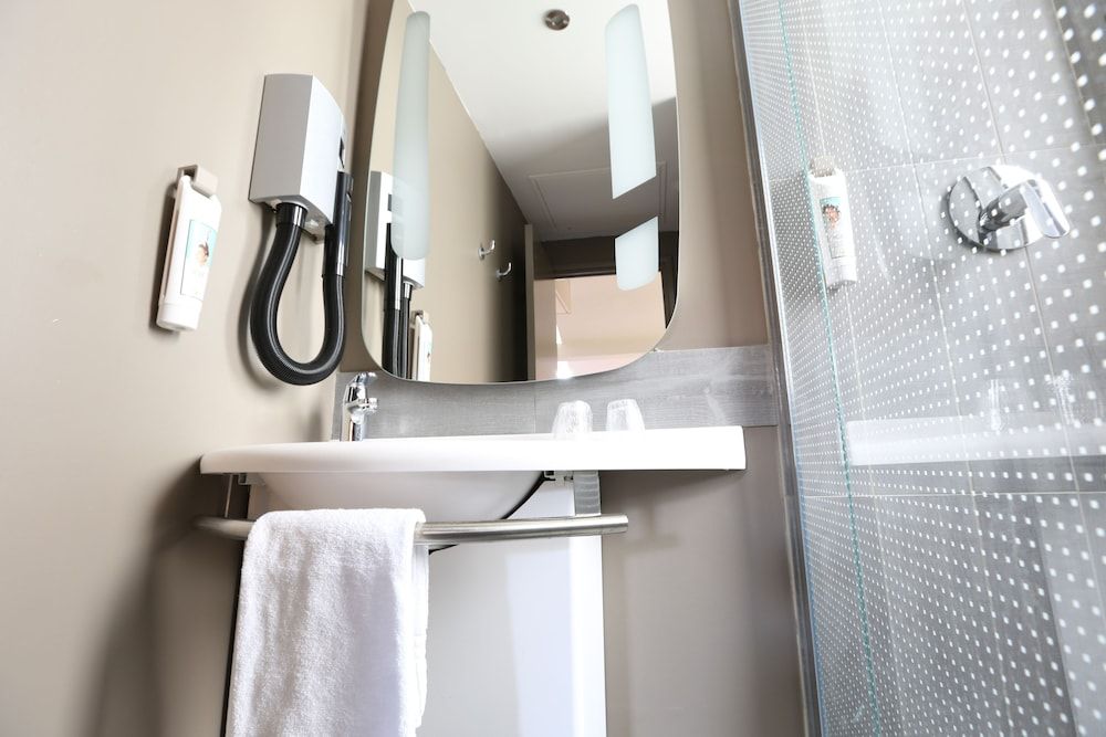 ibis Nice Centre Notre Dame Standard Room, 1 Double Bed 9