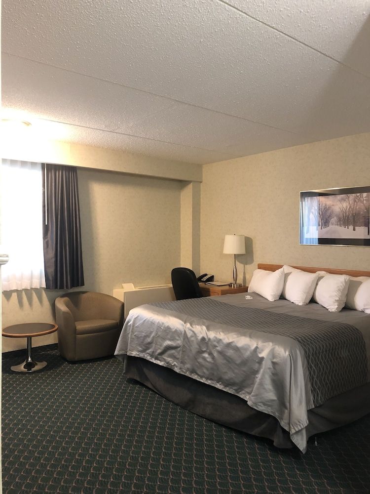 undefined Travelodge by Wyndham Winnipeg East 8