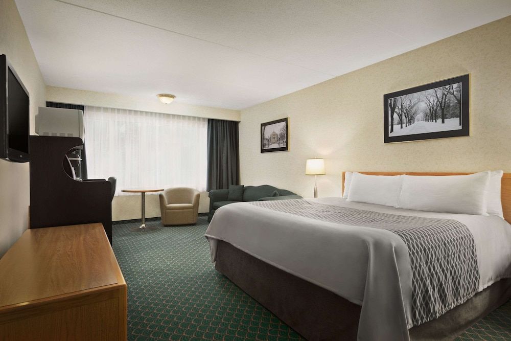 undefined Travelodge by Wyndham Winnipeg East 2