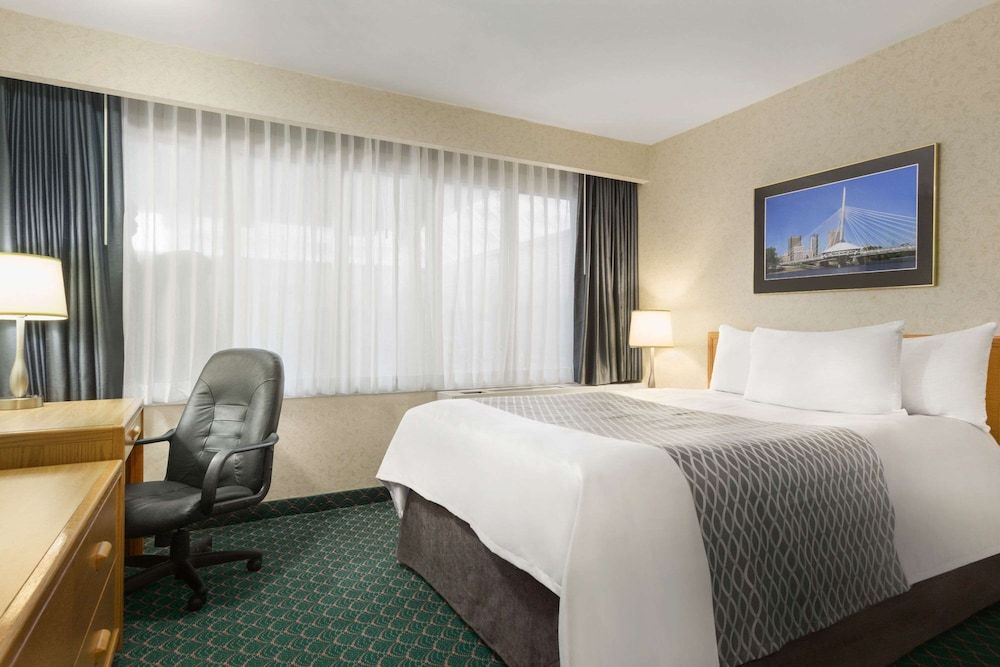 undefined Travelodge by Wyndham Winnipeg East 3