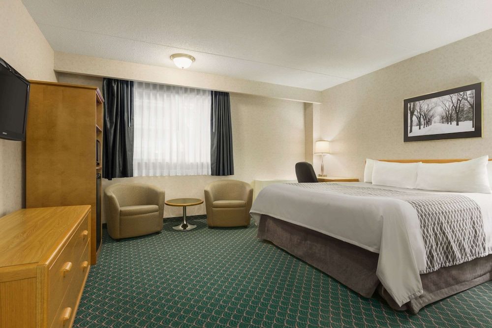 undefined Travelodge by Wyndham Winnipeg East 10