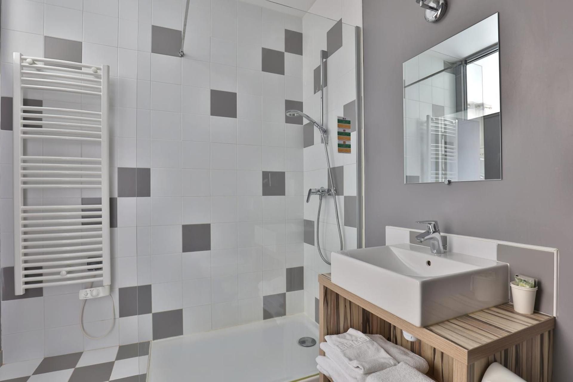 Hotel Marbella Twin Room 4