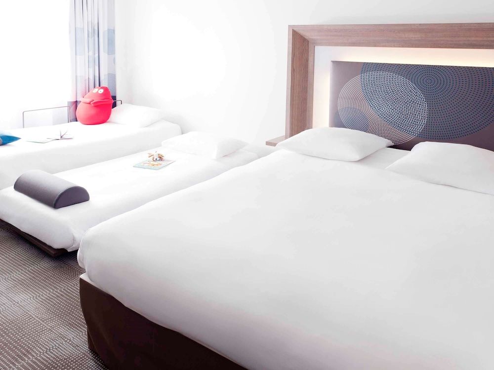 Standard Room, 1 Queen Bed with Sofa bed