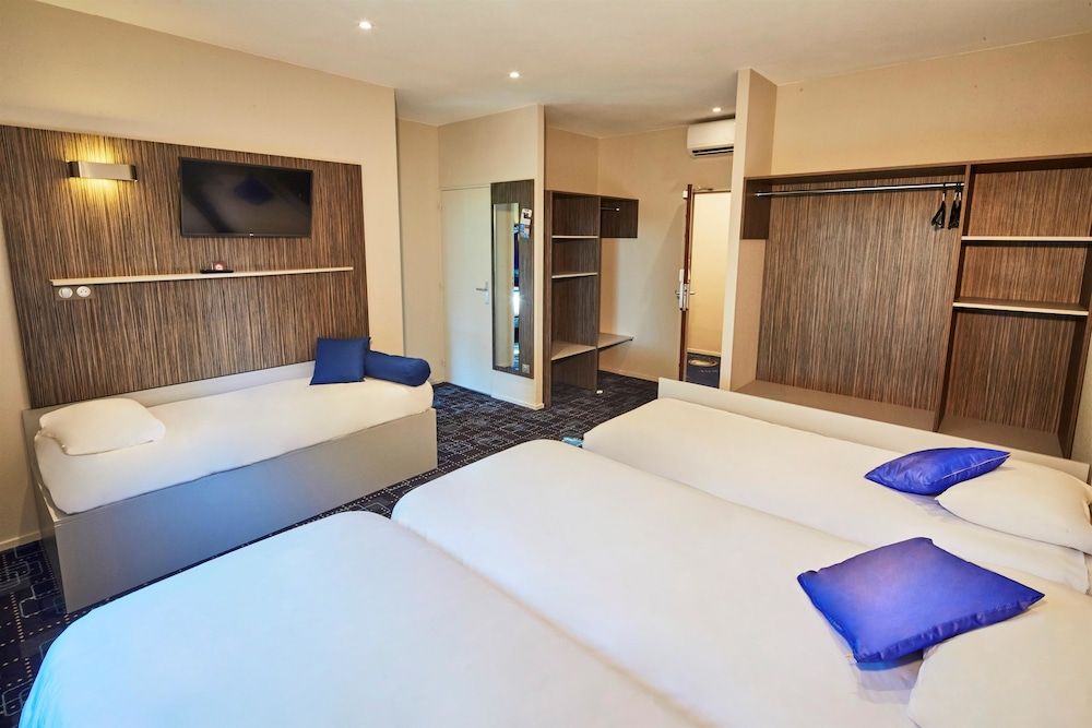 Superior Suite, 2 Bedrooms (4 Single, 1 Double)