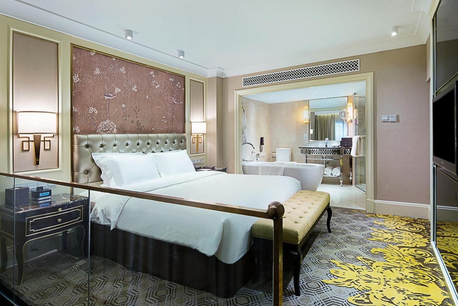 Junior King Suite Loft with One King and Two Twin Beds - Lounge Access