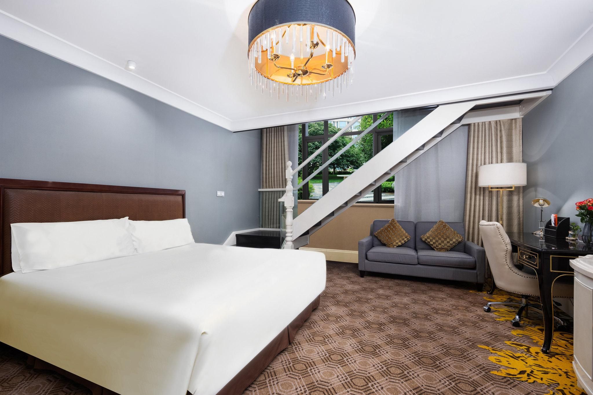 2 King Junior Suite Loft lounge access