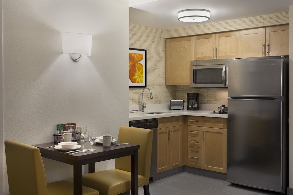 undefined Cambridge Suites Mississauga 8