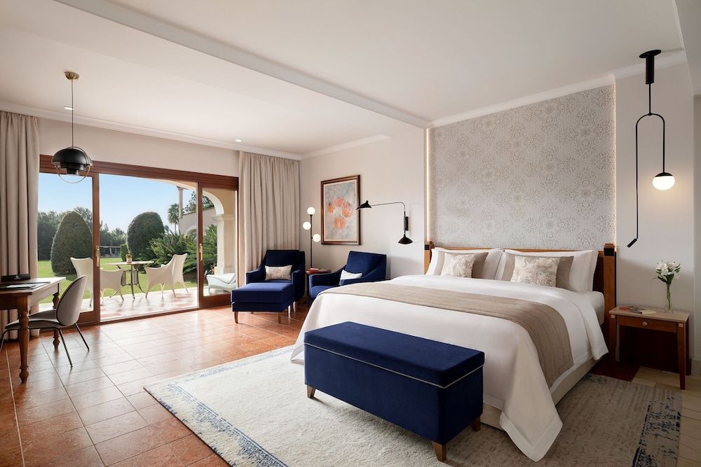 Junior Suite, 1 King Bed, Garden Access