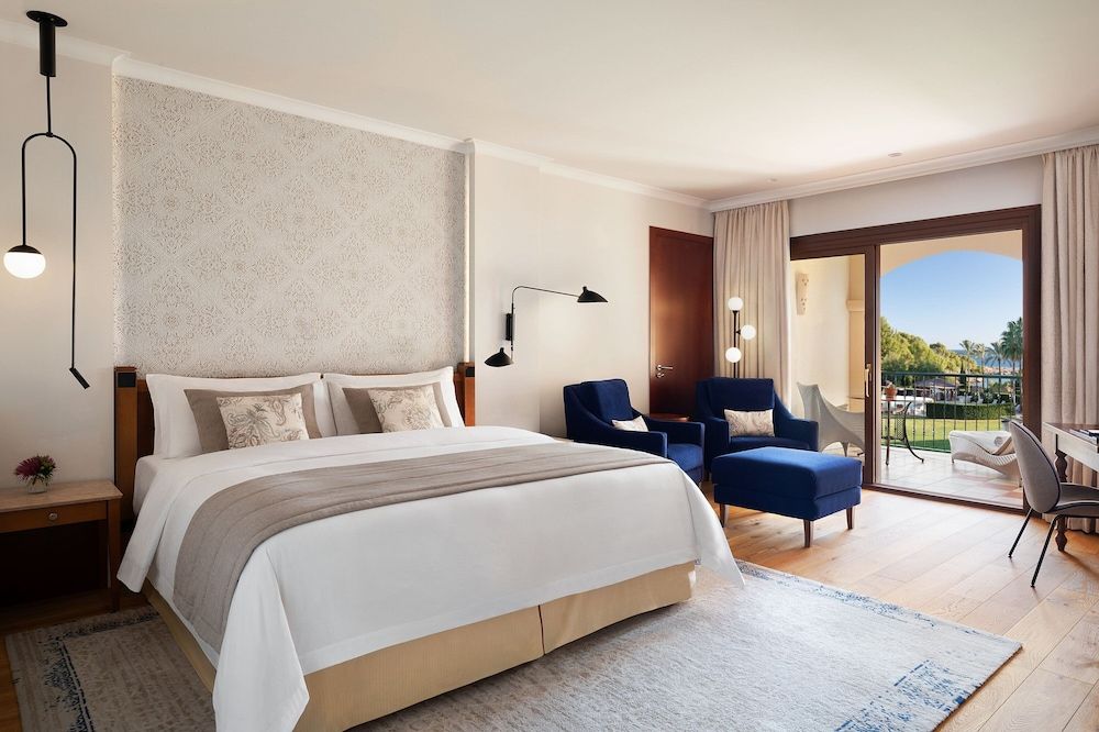 Deluxe Room, 1 King Bed, Balcony, Sea View