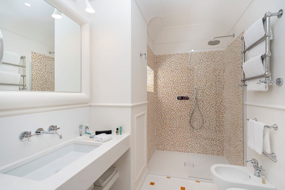 Hotel Miramalfi Superior Double Room, Sea View 4