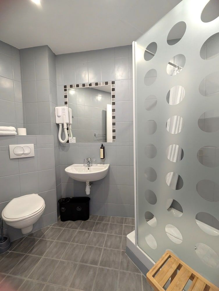 H33 hôtel Standard Double Room 9