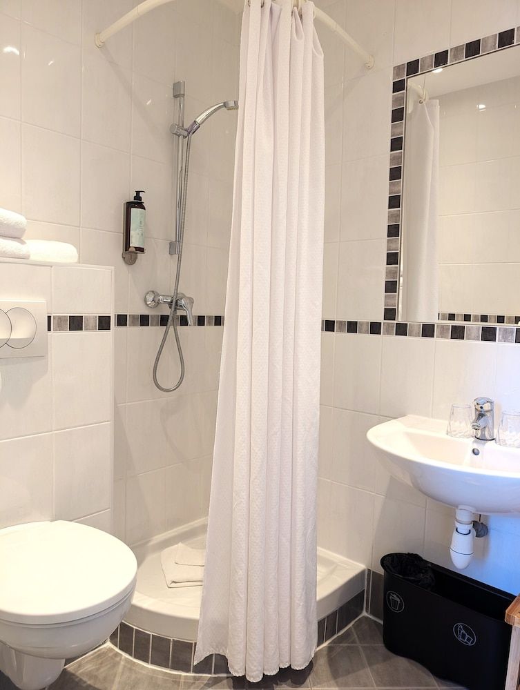 H33 hôtel Standard Double Room 8