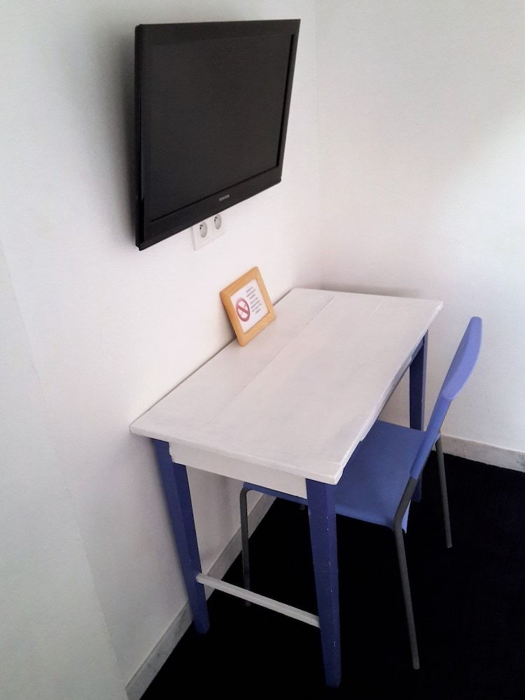 Hôtel Belle Meunière Double Economy Room (Shared bathroom and wc outside the room) 5