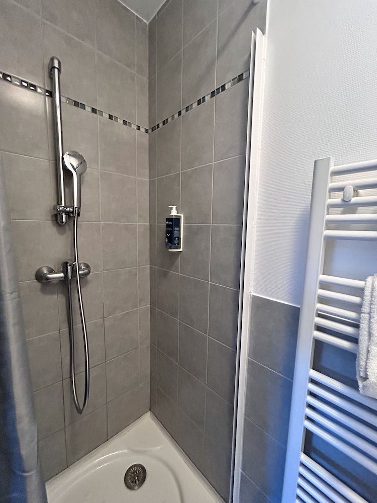 Brit Hotel Lannion - Perros Guirec Triple Room 9