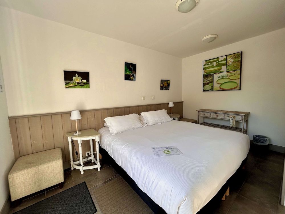 Brit Hotel Lannion - Perros Guirec Triple Room 2