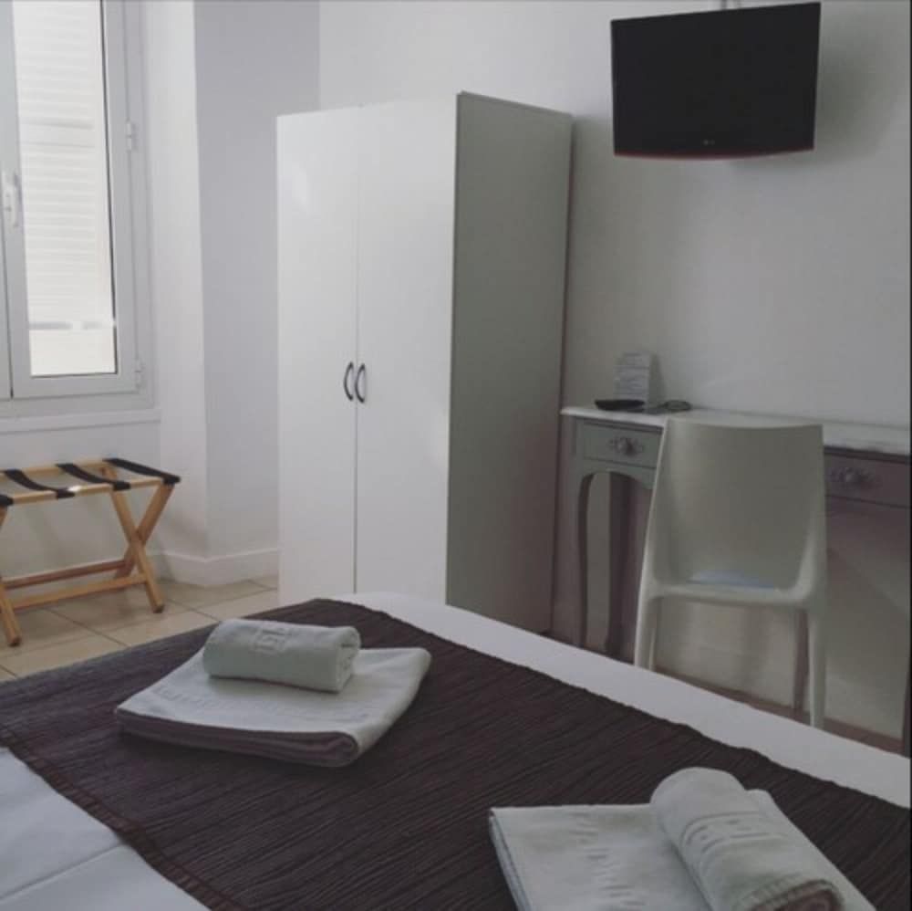 Hôtel Danemark Double Room, Shared Toilet 7