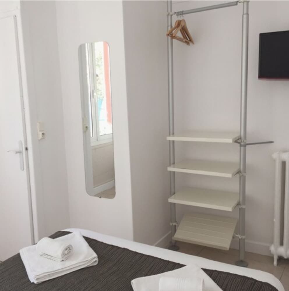 Hôtel Danemark Double Room, Shared Toilet 6