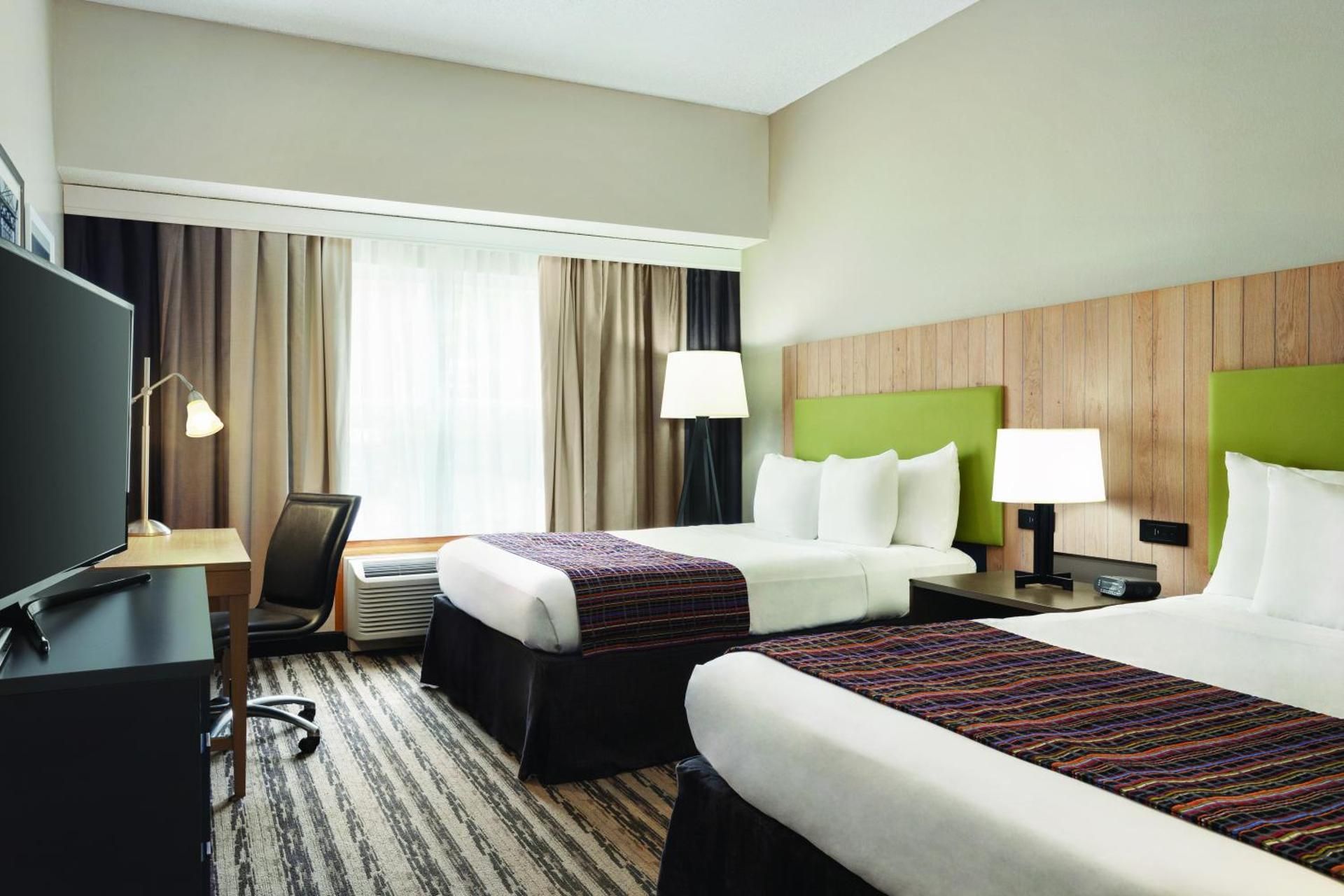 2 Queen Beds, Suite, Nonsmoking