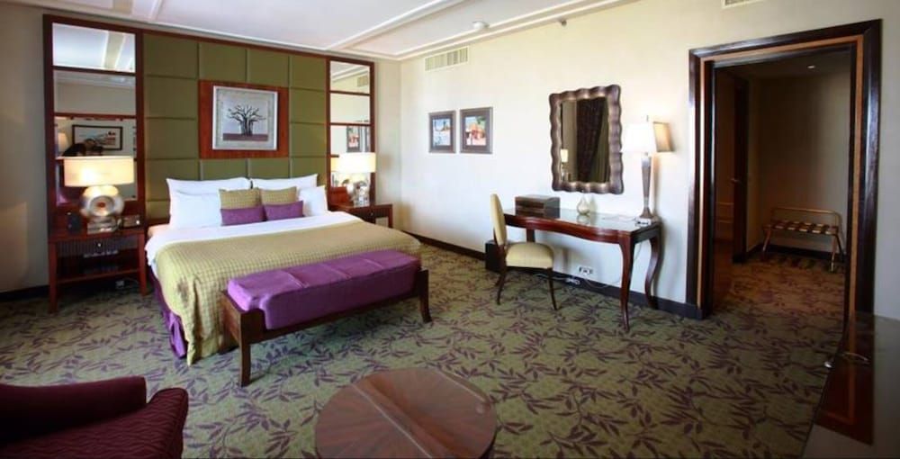 Suite, 2 Queen Beds (royal suite)