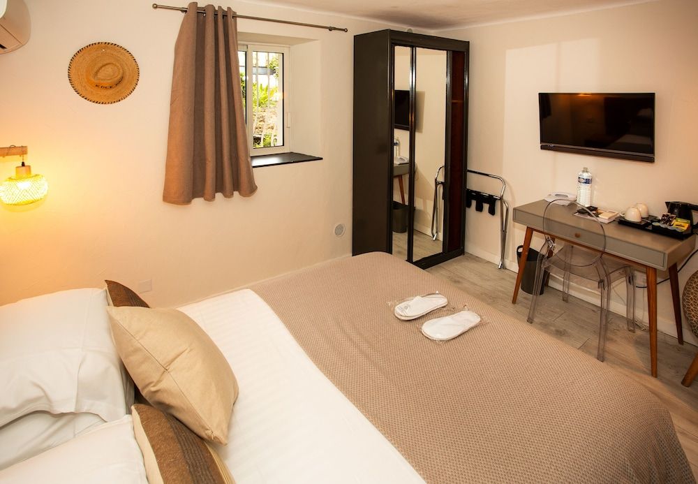 Classic Double Room (Small)