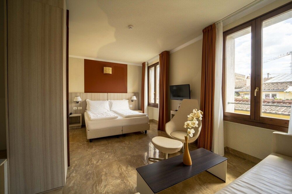 undefined Hotel della Signoria 9