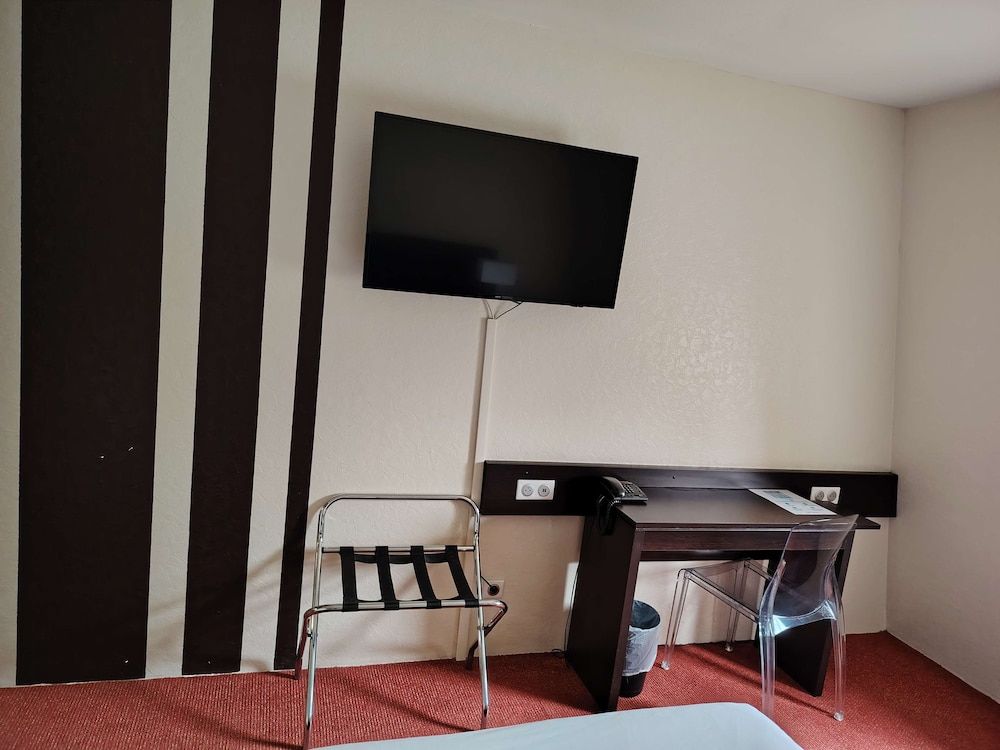 Kyriad Laon Standard Room, 1 Double Bed 4