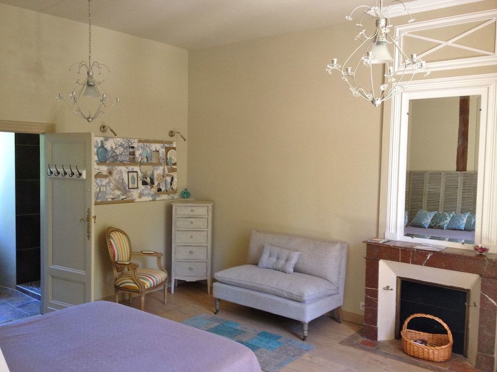 Suite (Saint Charles )