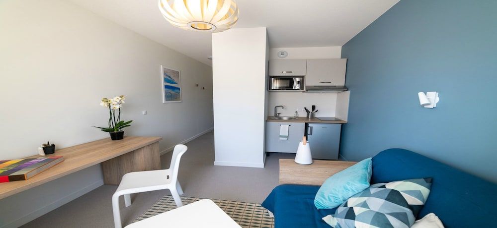 Standard Studio, Kitchenette