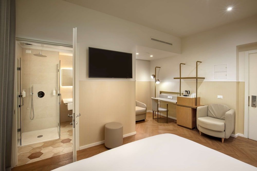 King Room, 1 King Bed with Sofa bed, Accessible