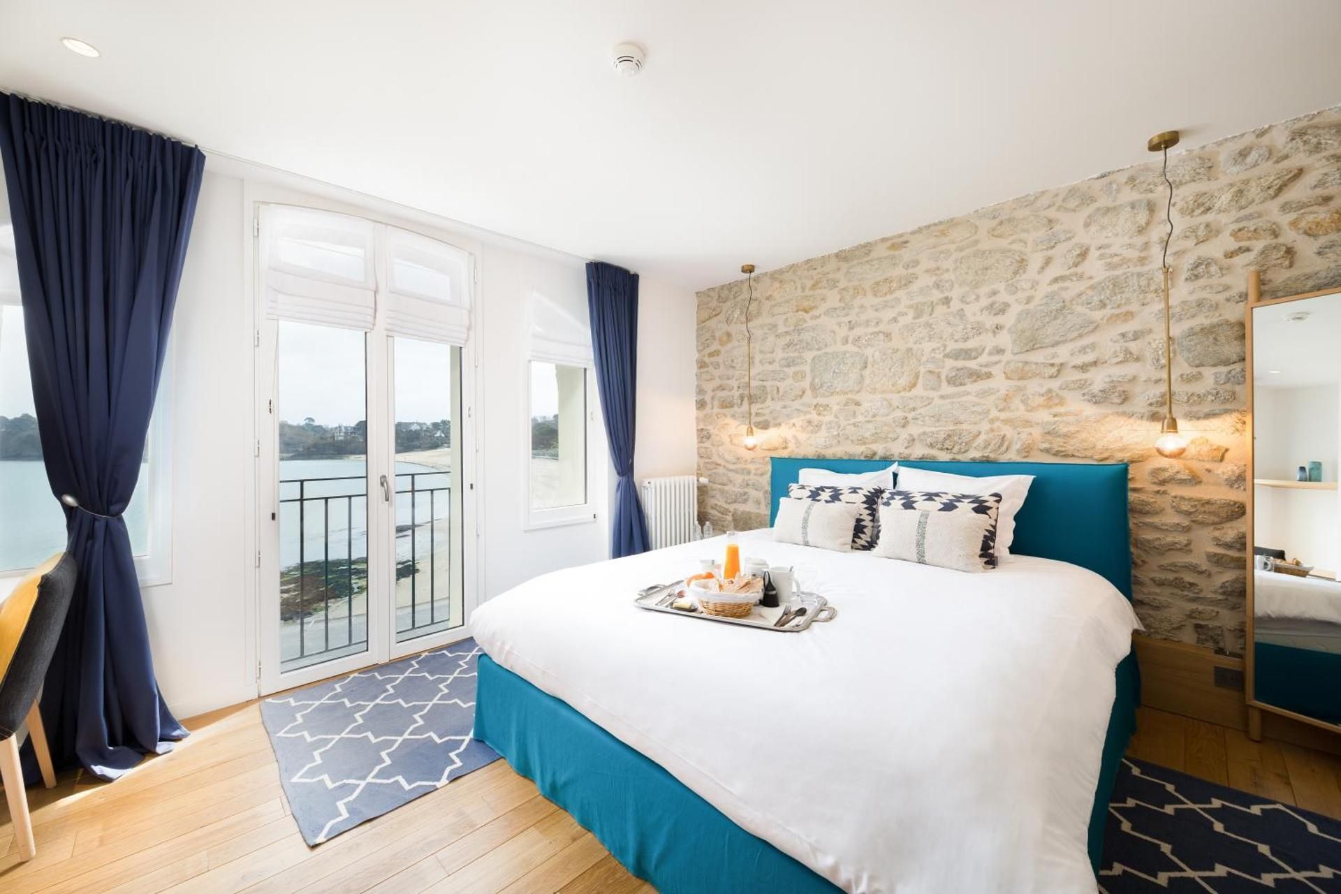 Deluxe Family Suite with Terrace