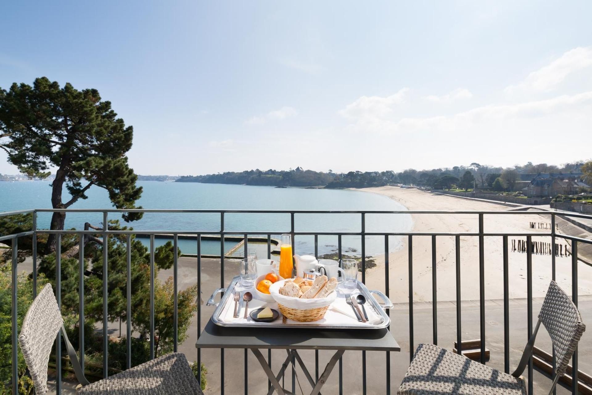Deluxe Family Suite with Balcony