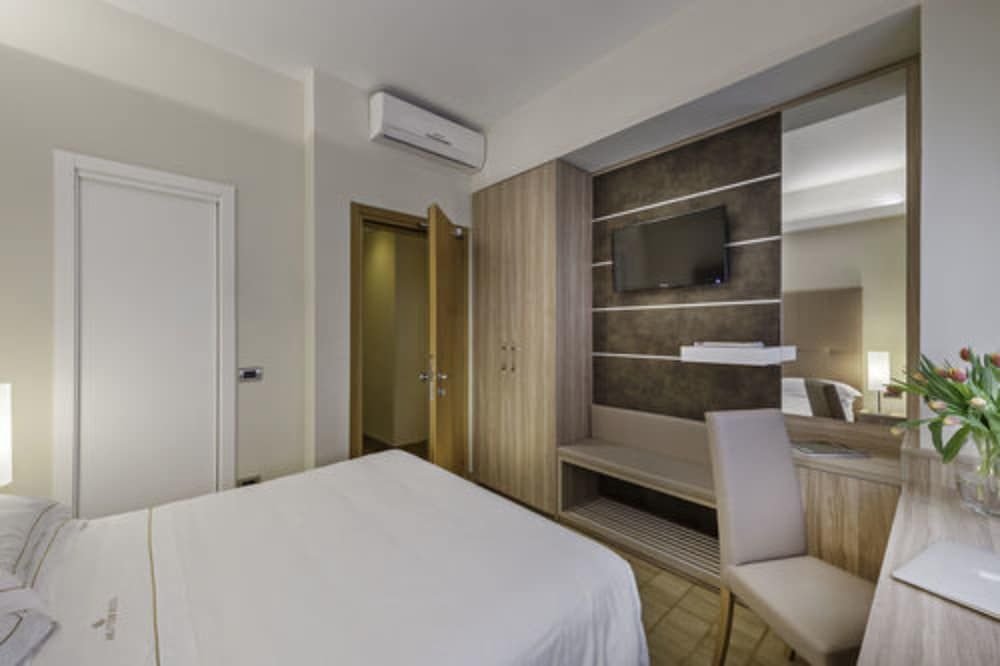 undefined Hotel Ariston 5