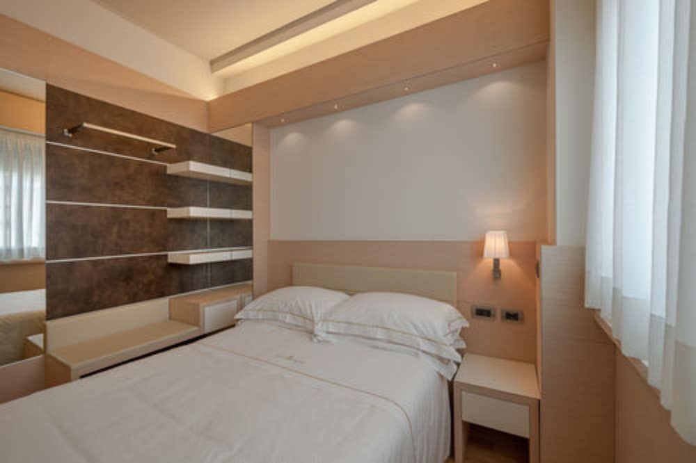 undefined Hotel Ariston 9