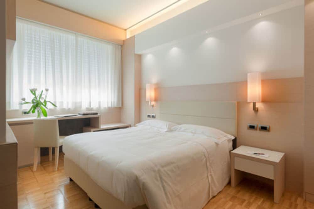 undefined Hotel Ariston 2