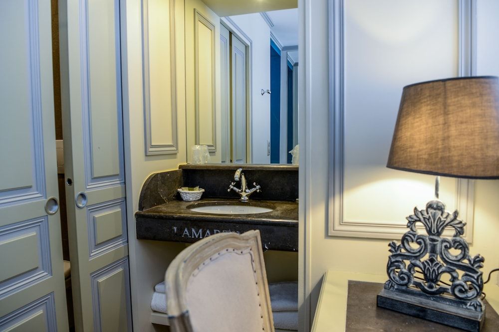 Hôtel Villa-Lamartine Traditional Double Room, 1 Queen Bed 7