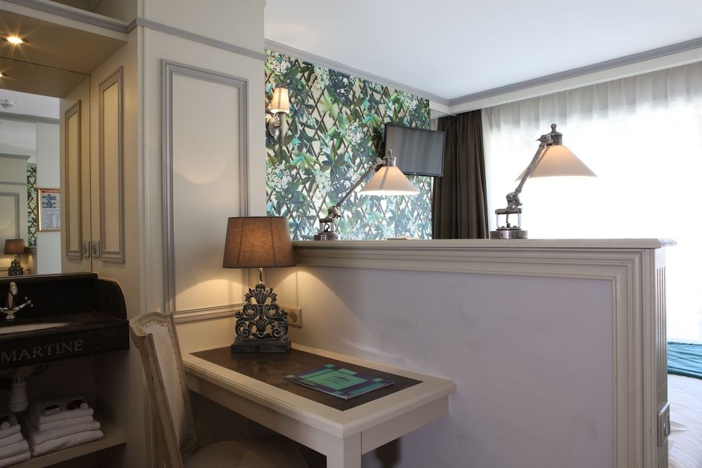 Hôtel Villa-Lamartine Traditional Double Room, 1 Queen Bed 6