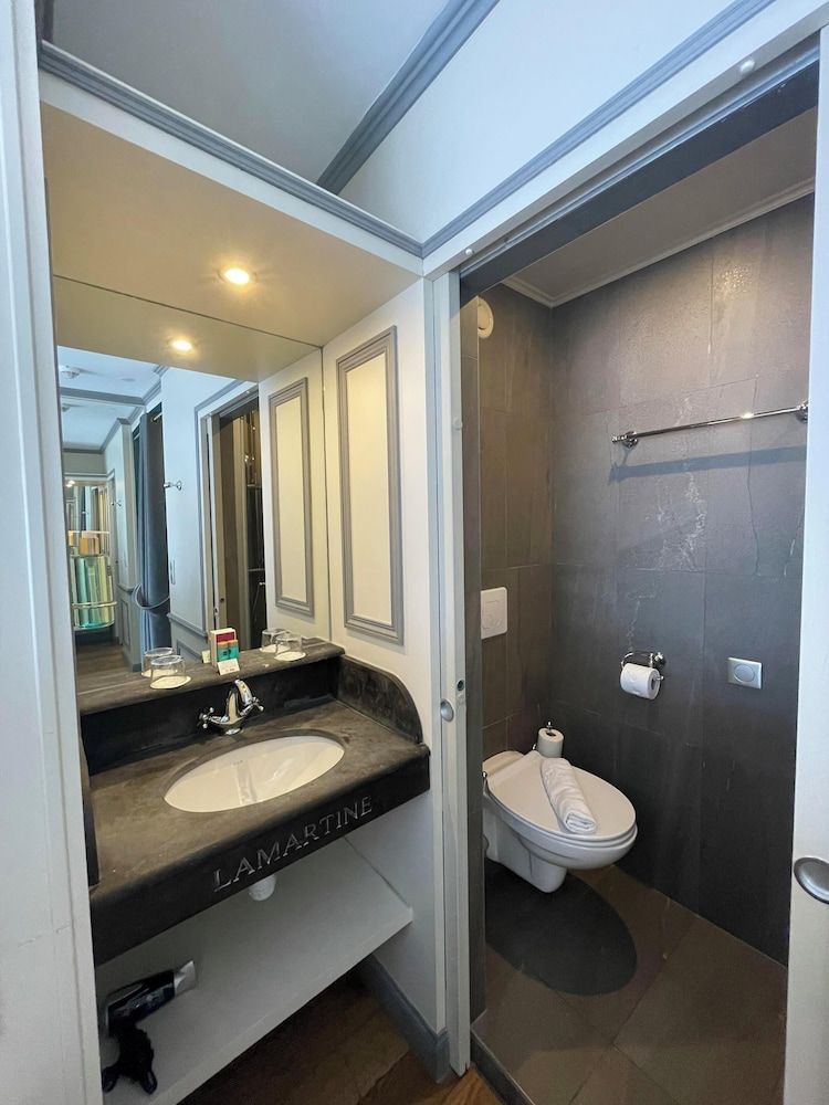 Hôtel Villa-Lamartine Traditional Double Room, 1 Queen Bed 3