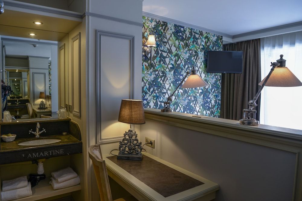 Hôtel Villa-Lamartine Traditional Double Room, 1 Queen Bed 5