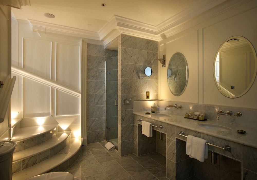 GreyFriars Superior Room 5