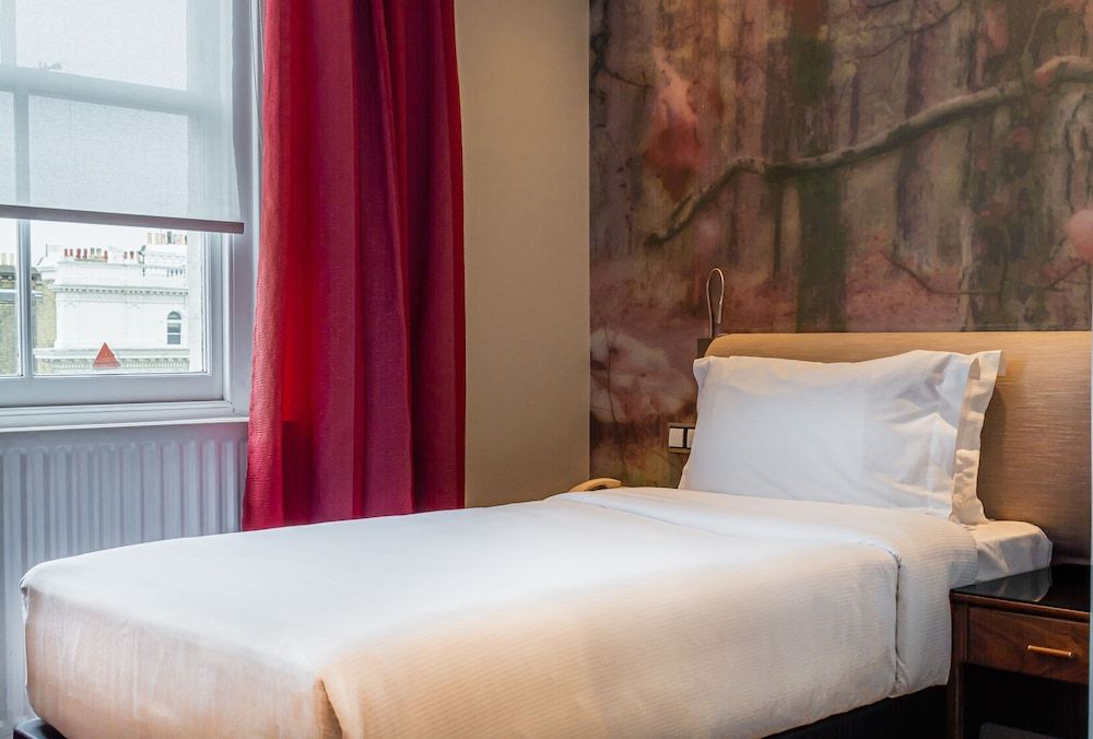 undefined The Queen's Gate Hotel 2